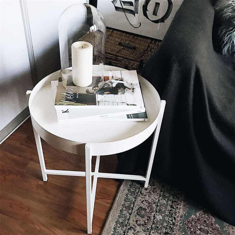 Круглый столик из металла