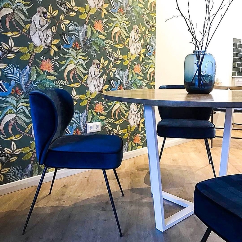 Круглый стол с дубовой столешницей