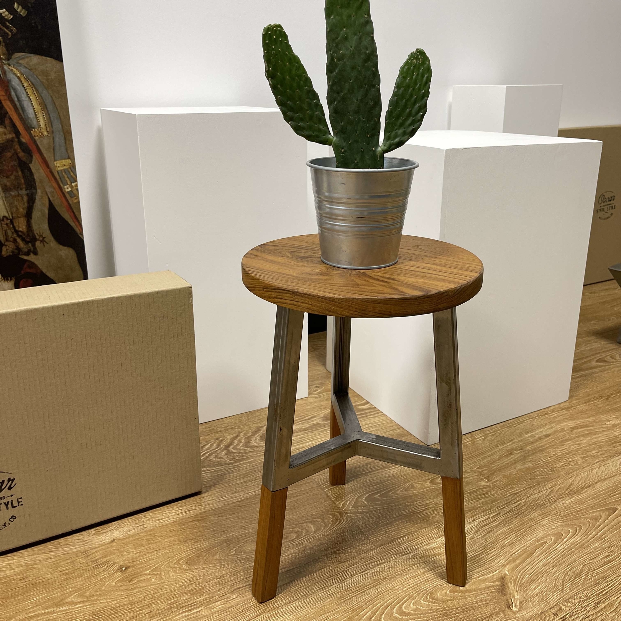 Приставной столик-табурет