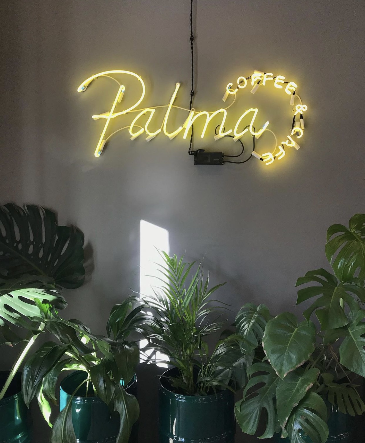 Неоновая надпись на ваш выбор