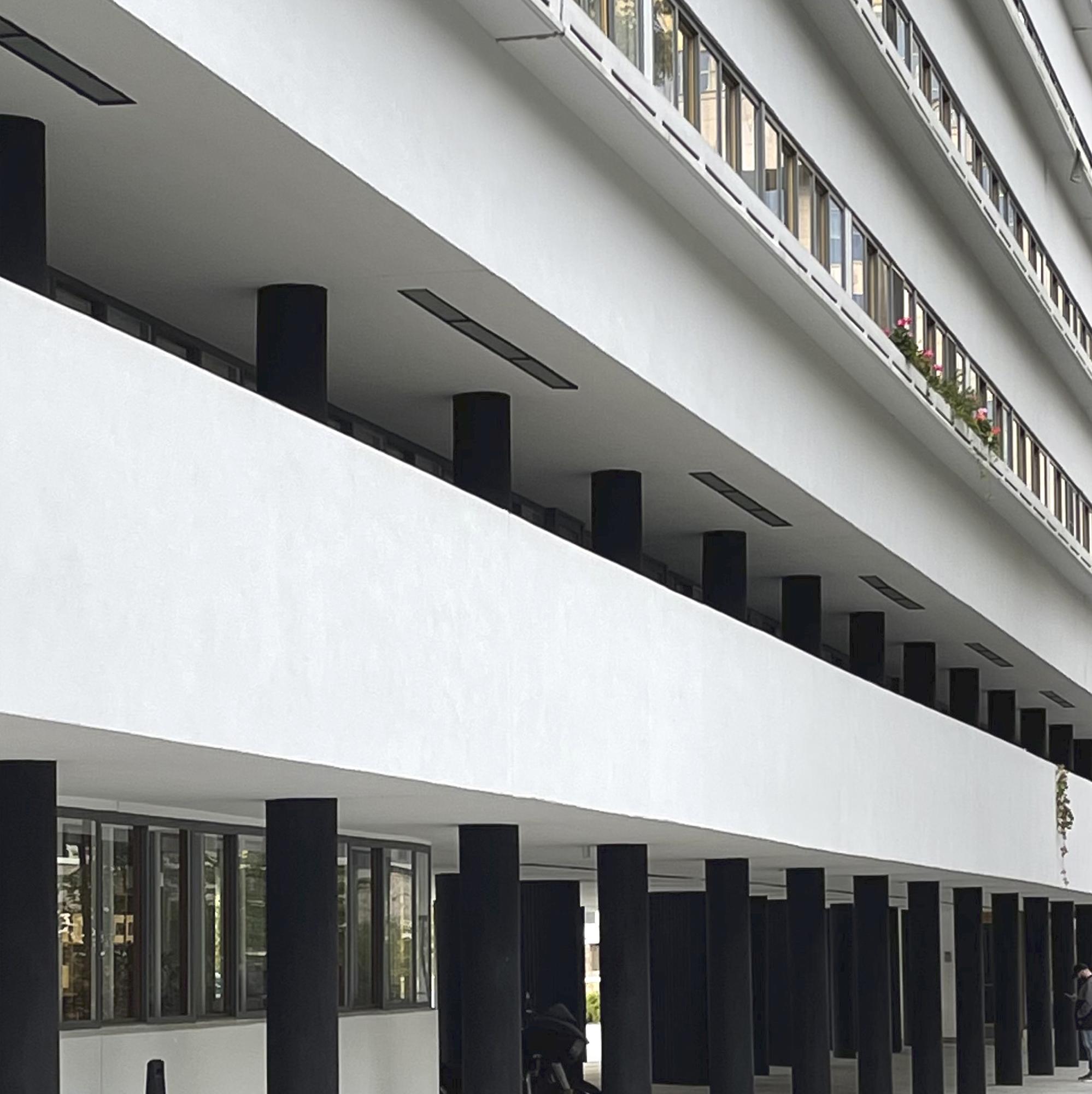 Постер с изображением Дома Наркомфина в городе Москва