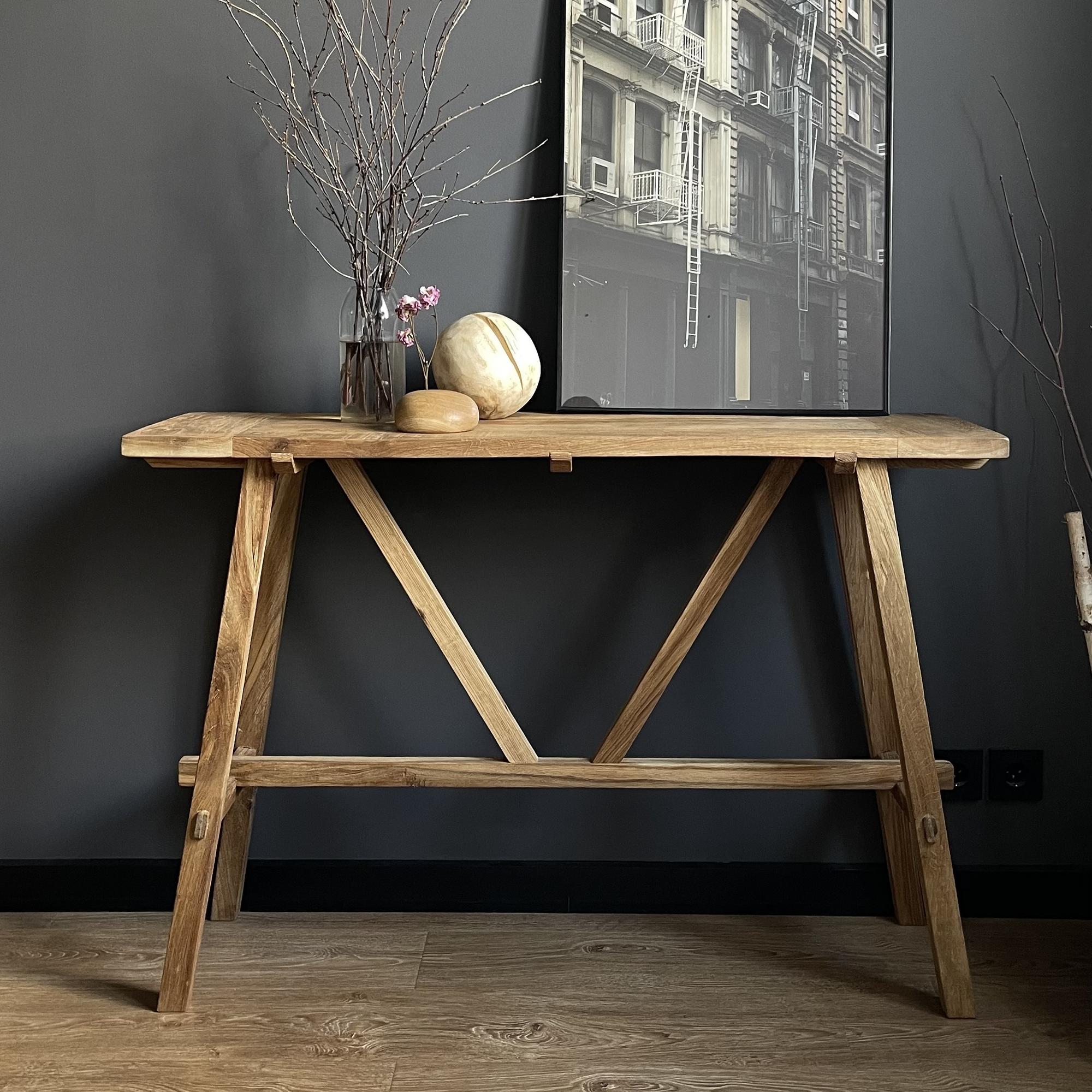 Консоль из массива дуба ручной работы с декоративными элементами для интерьера