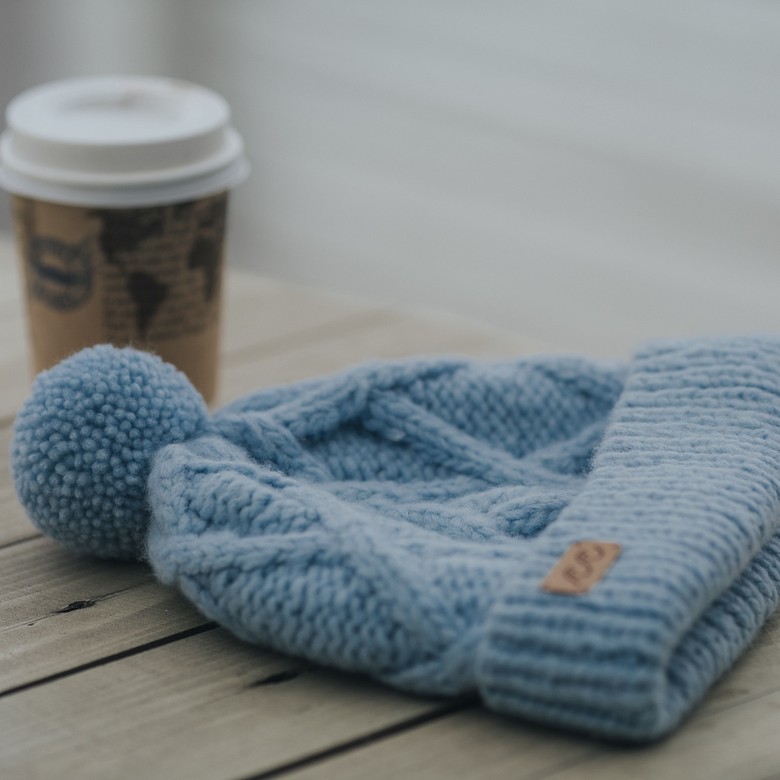 Шапка из шерсти с помпоном