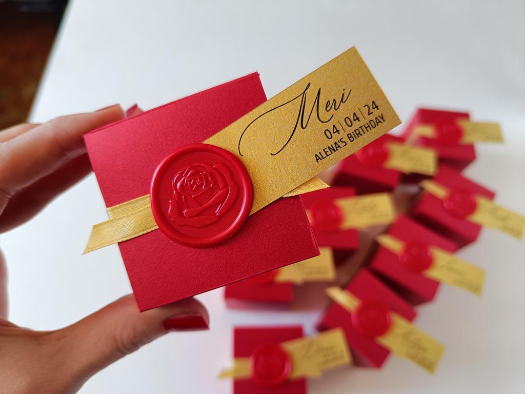 Коробочки для презентов