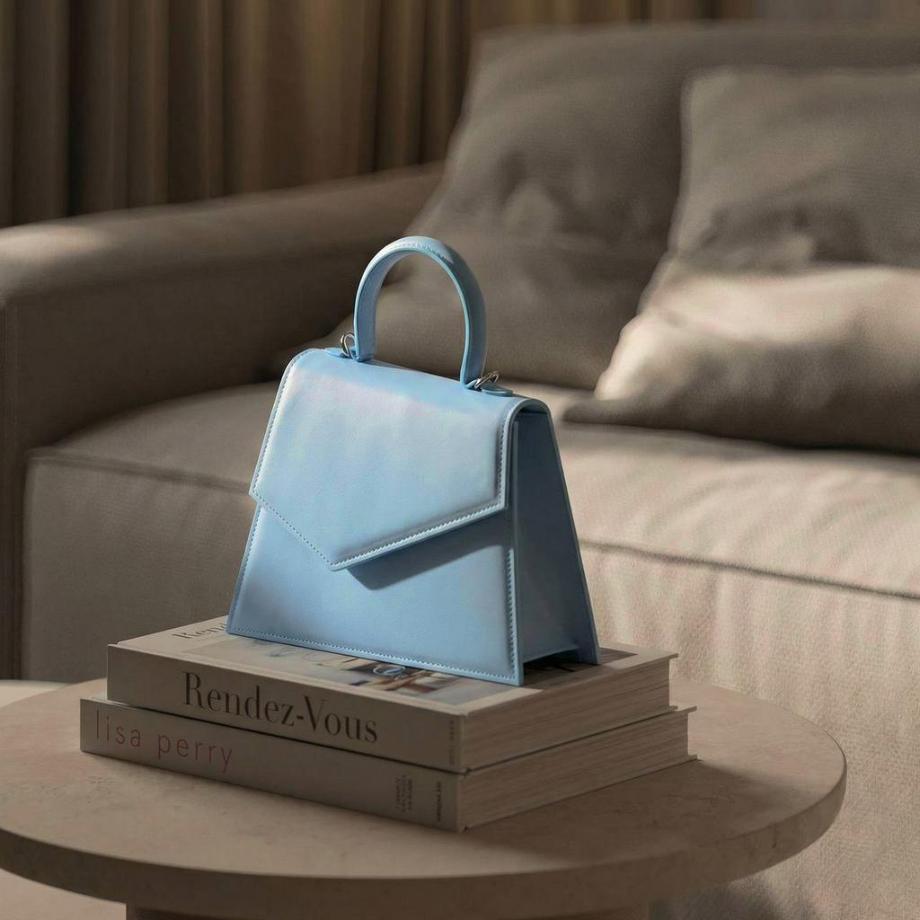 архи, небесно голубая кожа