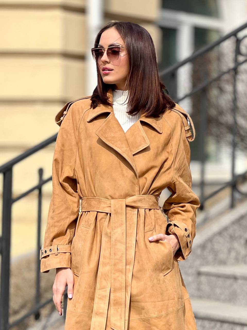 Тренч-плащ из натуральной замши в шикарном песочном цвете