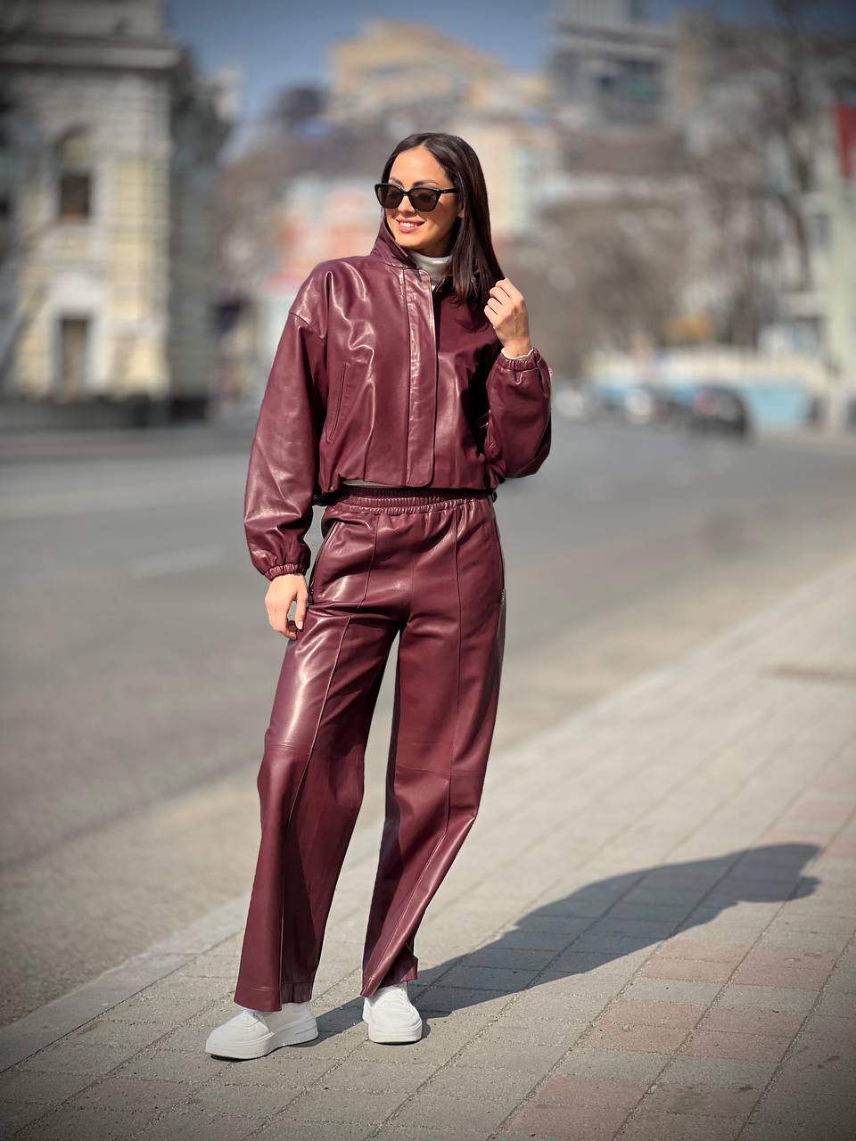 Стильная куртка из мягчайшей натуральной кожи бордового цвета