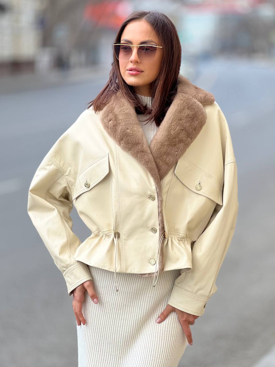 Куртка из натуральной кожи молочного цвета
