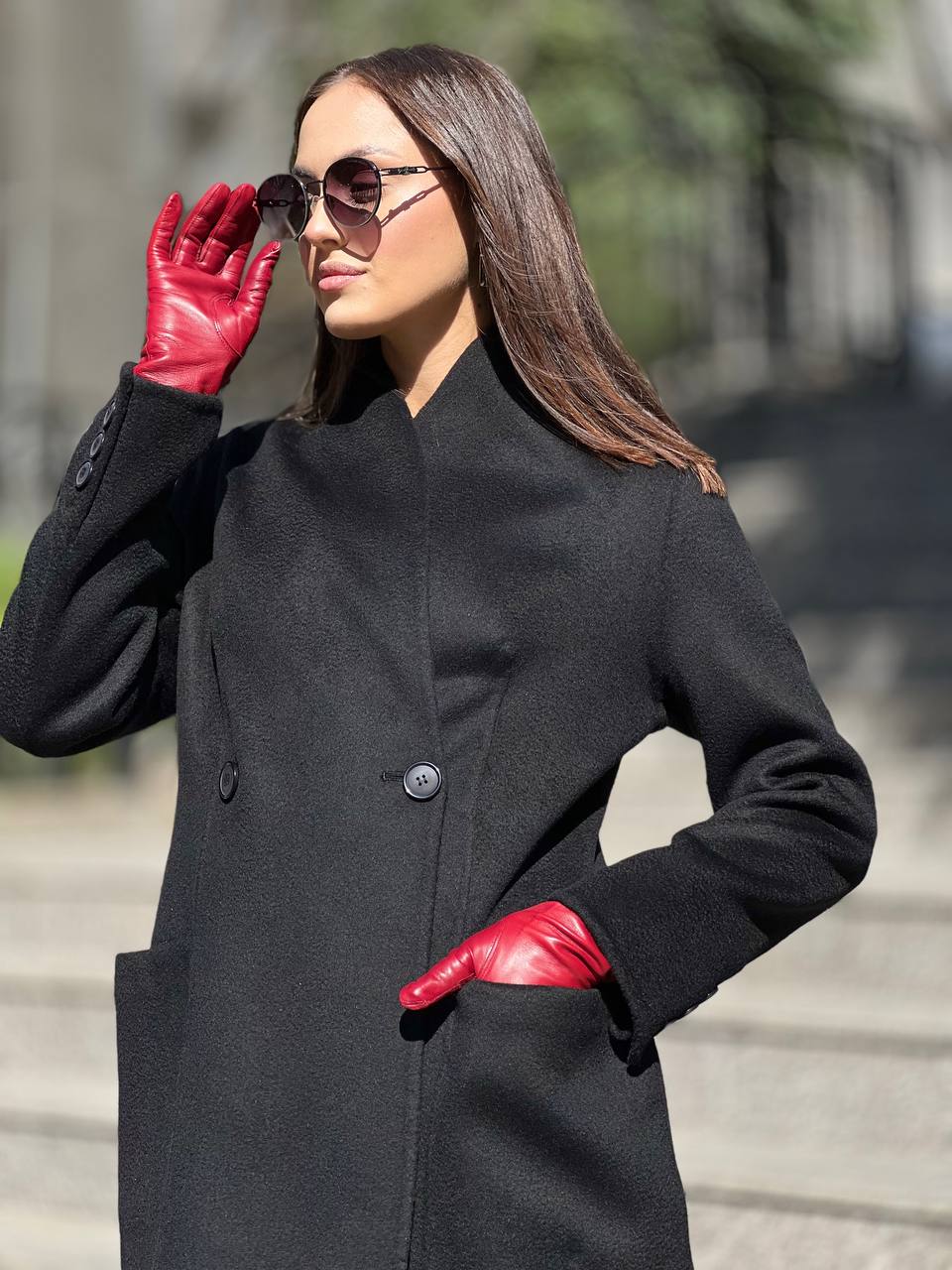 Элегантный пиджак из высококачественной шерсти черного цвета