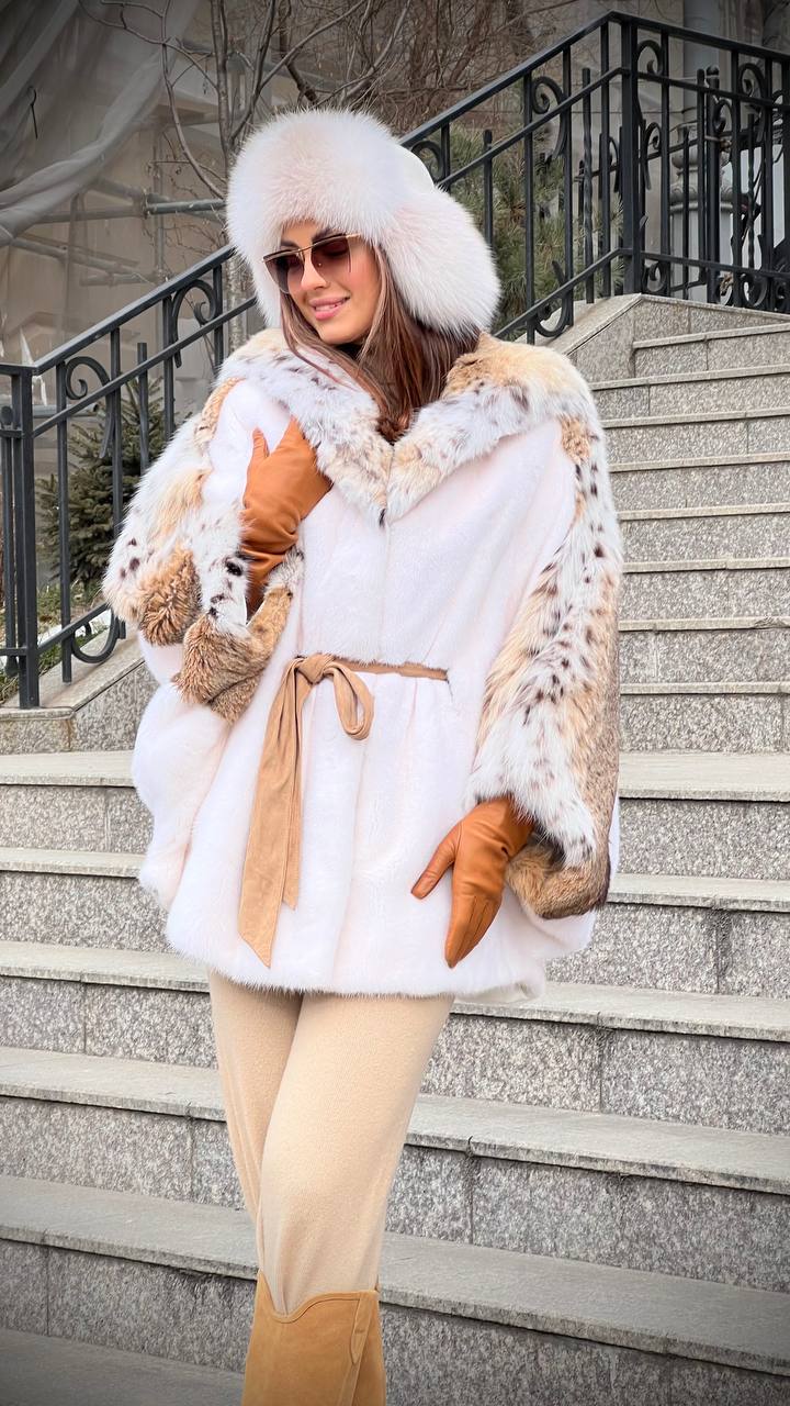 Полушубок из белоснежной норки модели «летучая мышь»