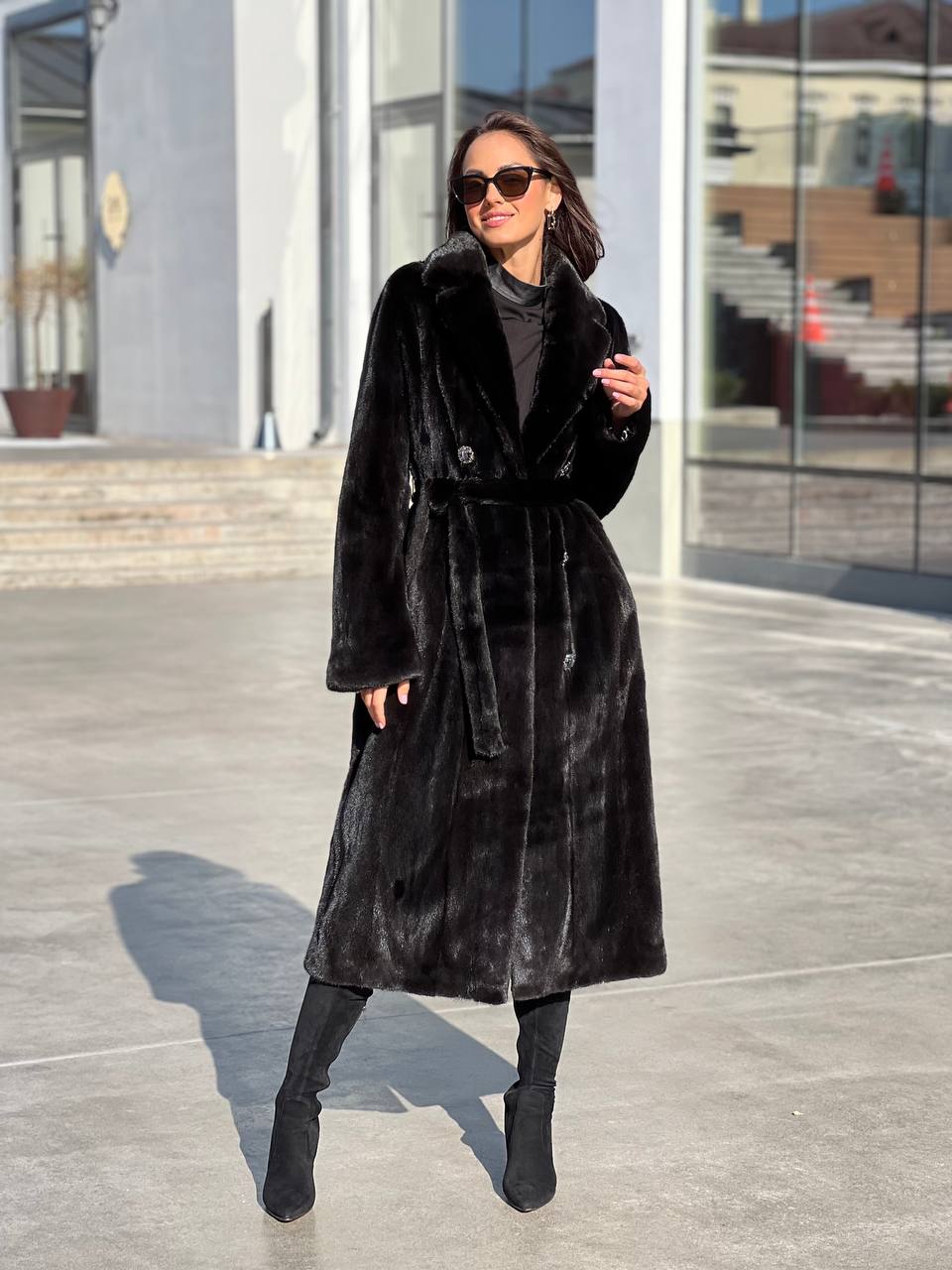 шуба из элитного меха норки BLACKGLAMA