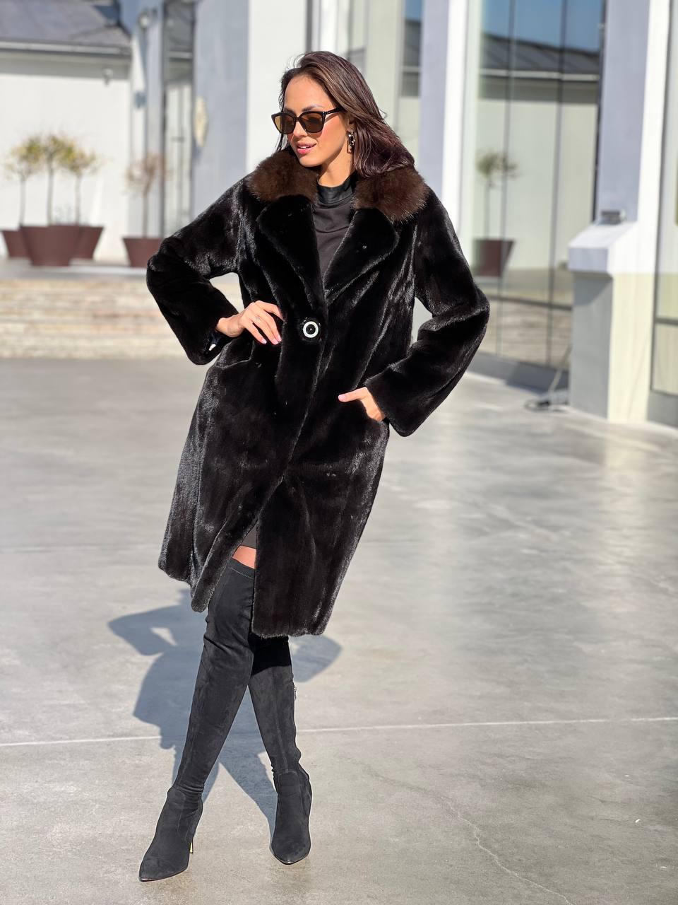 шуба из меха норки BLACKGLAMA