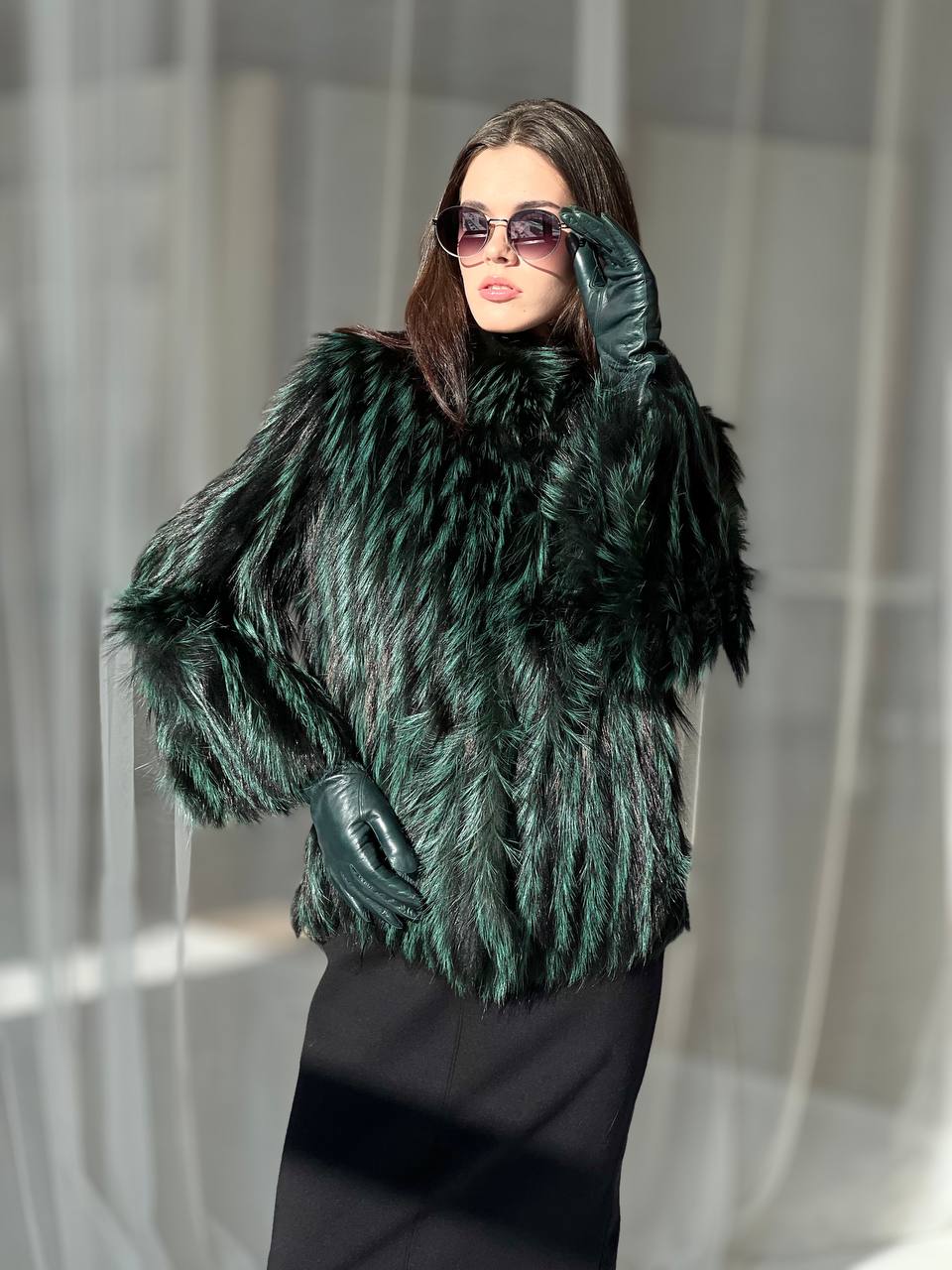 Полушубок из меха чернобурой лисы тонированный в зеленый цвет