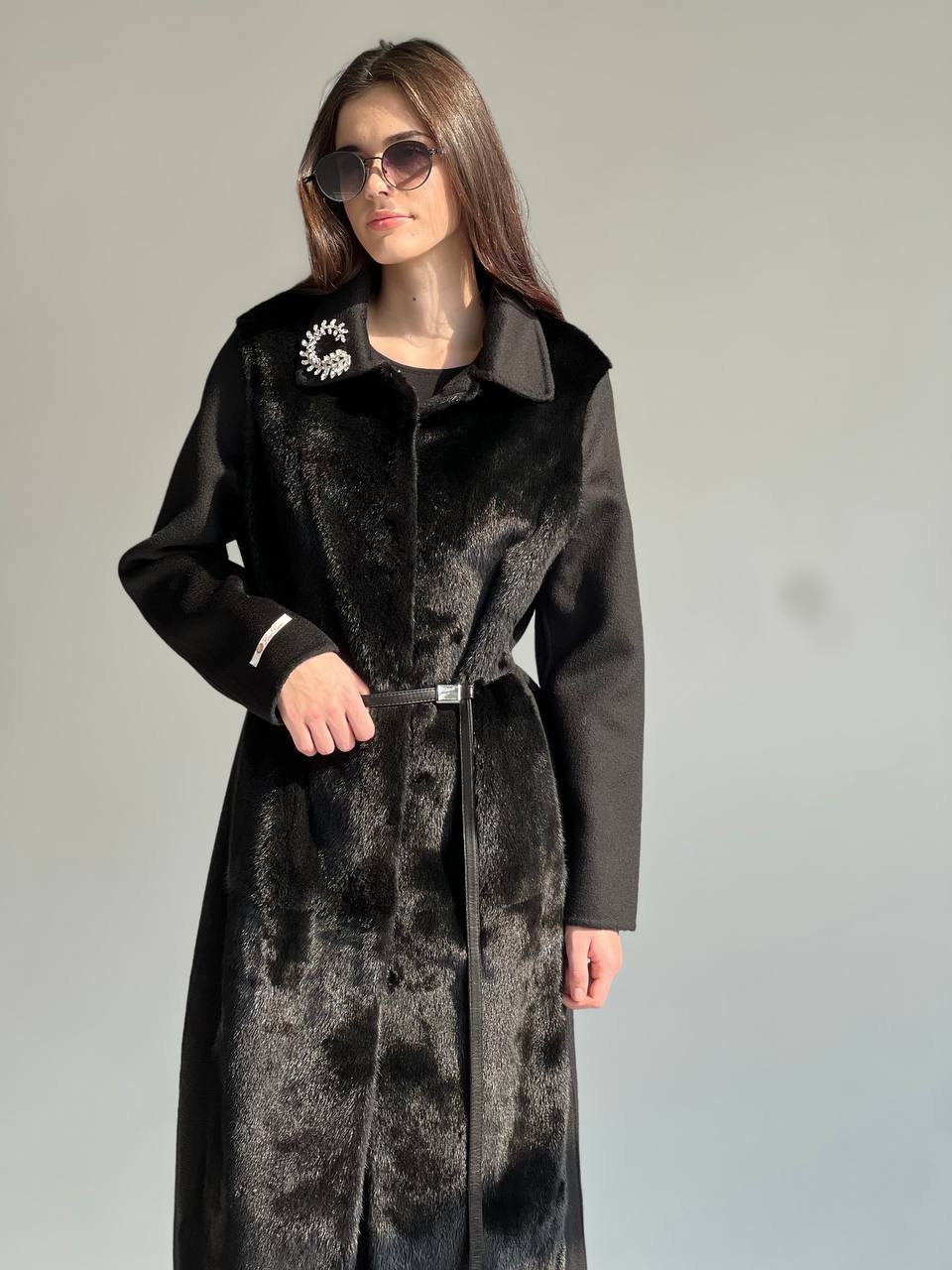 пальто из премиальной шерсти кашемира глубокого чёрного цвета