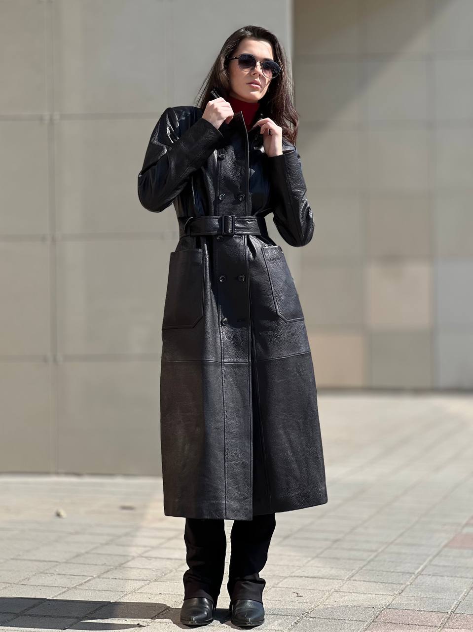 Чёрный кожаный плащ