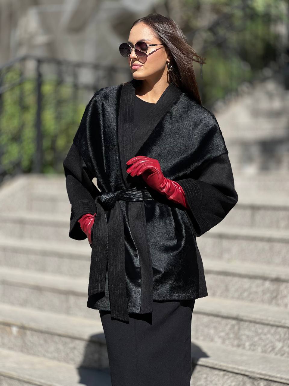 Элегантная куртка-кимоно из натуральной шерсти глубокого чёрного цвета