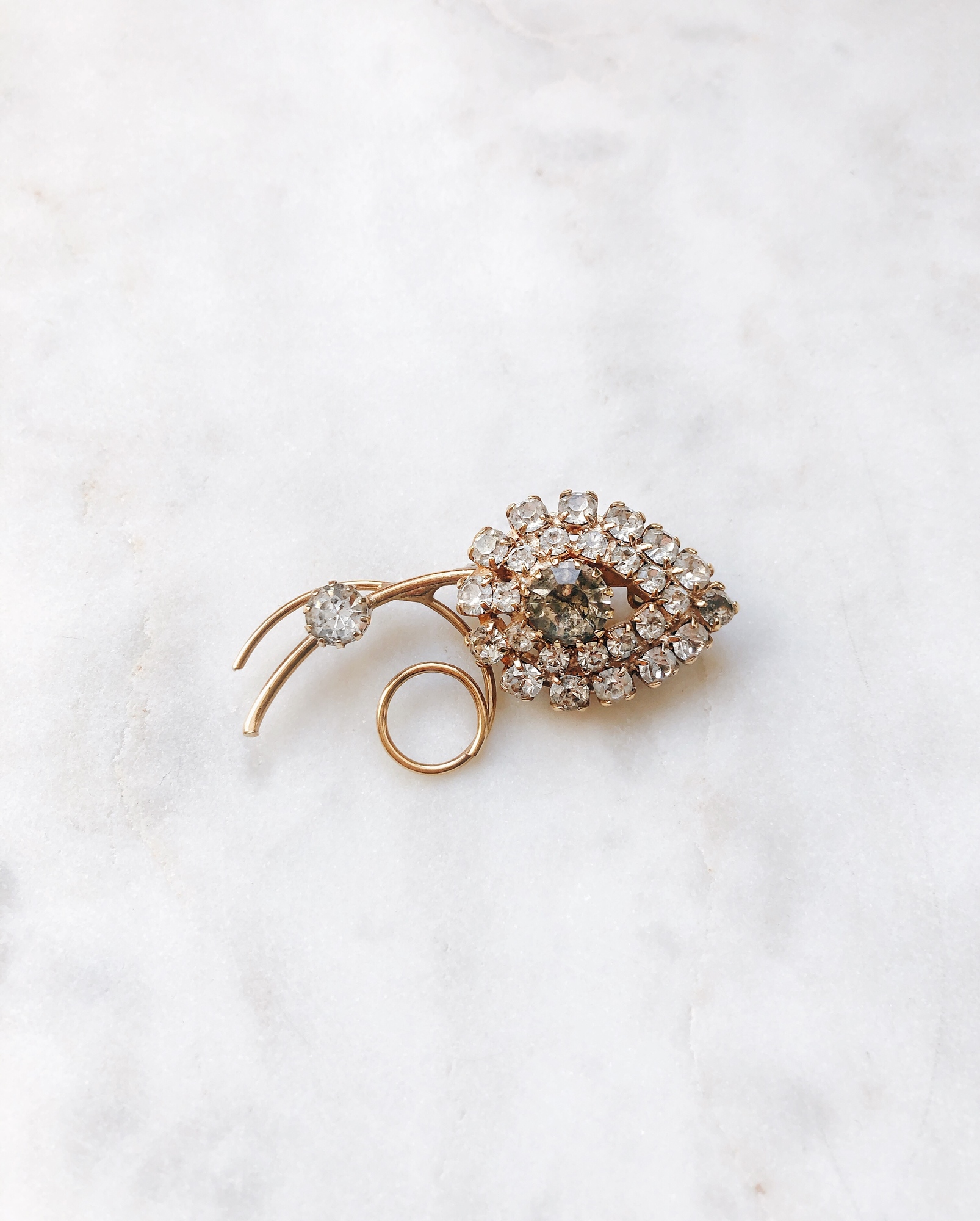 Брошь с кристаллами