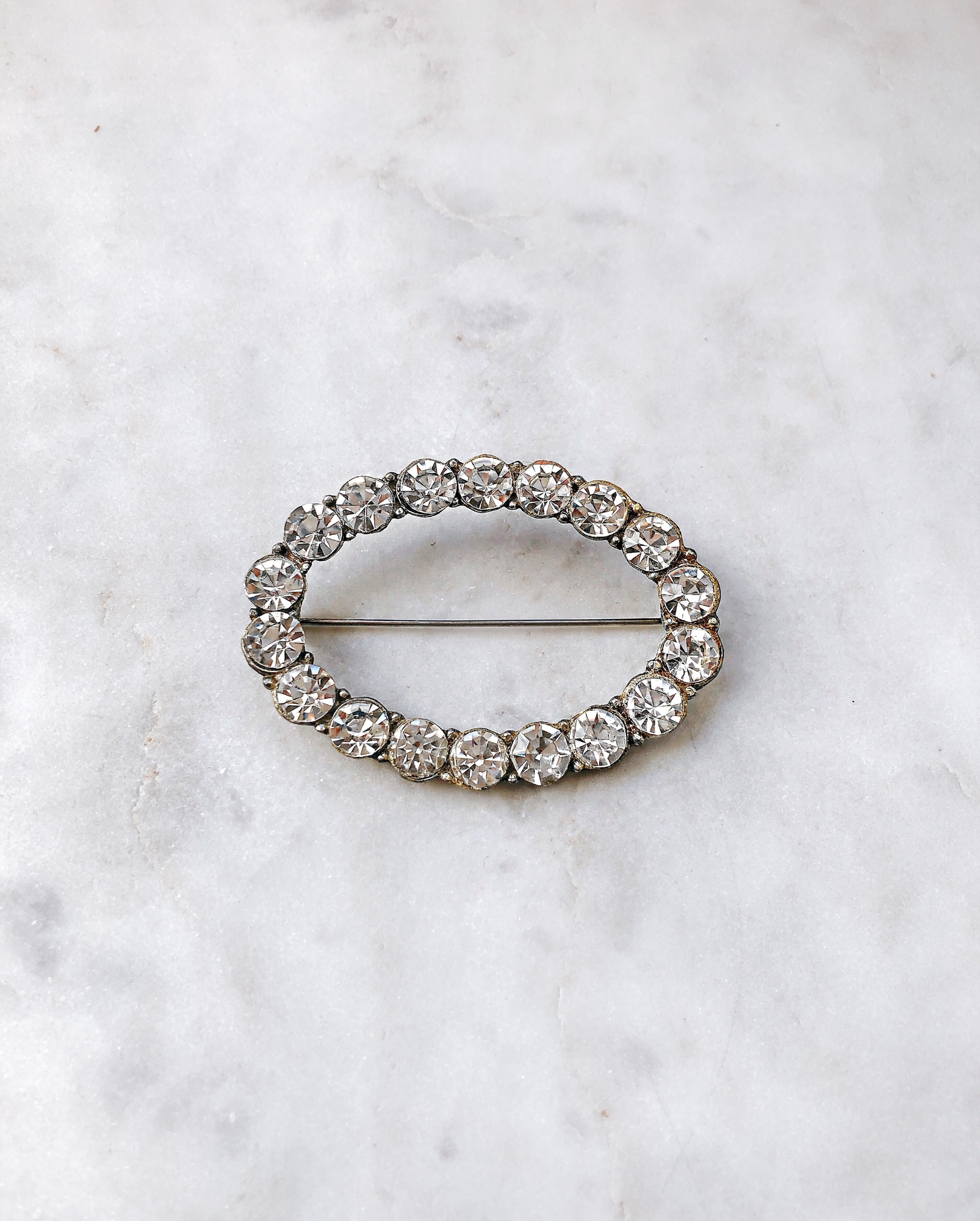 Брошь с кристаллами