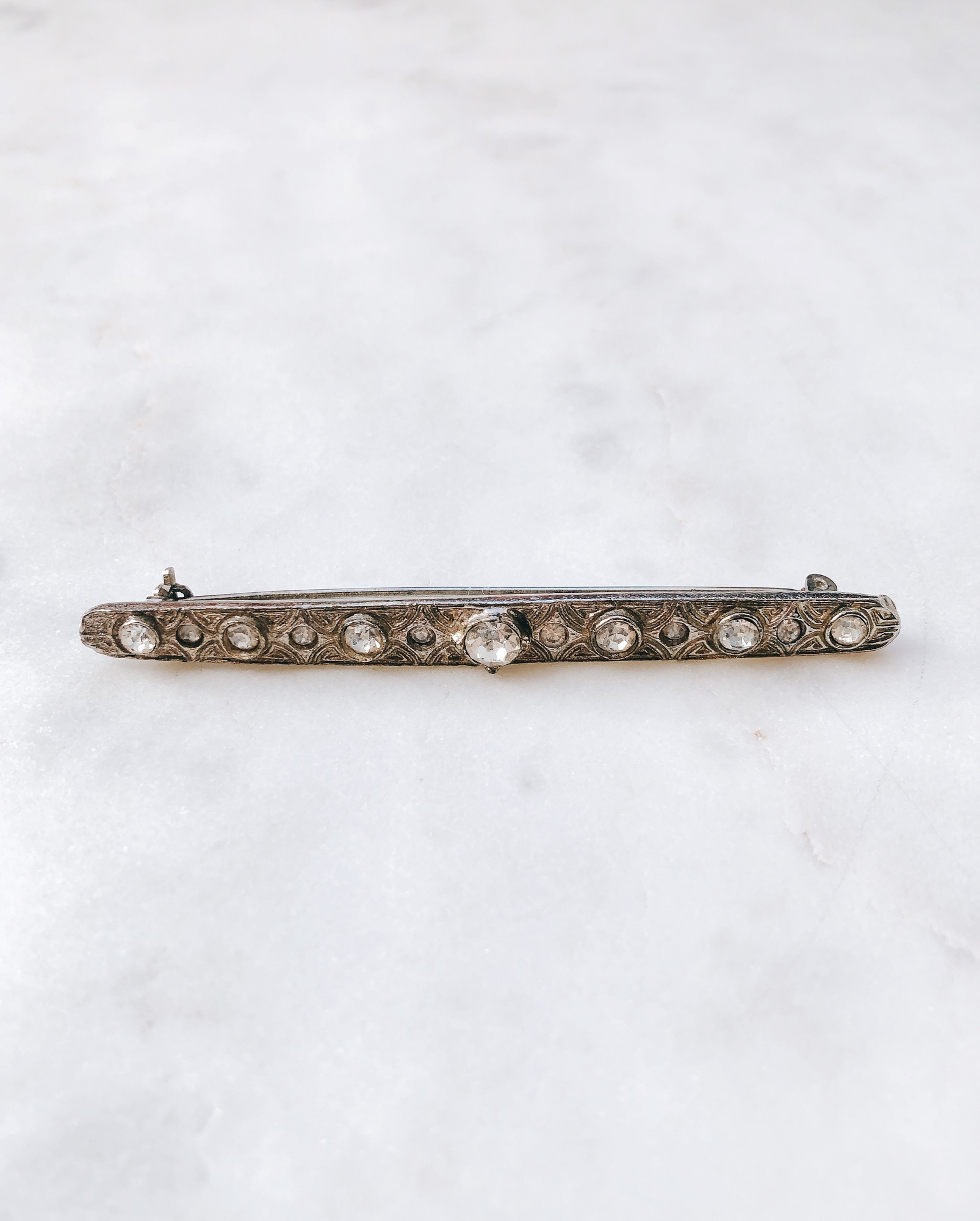 Брошь с кристаллами