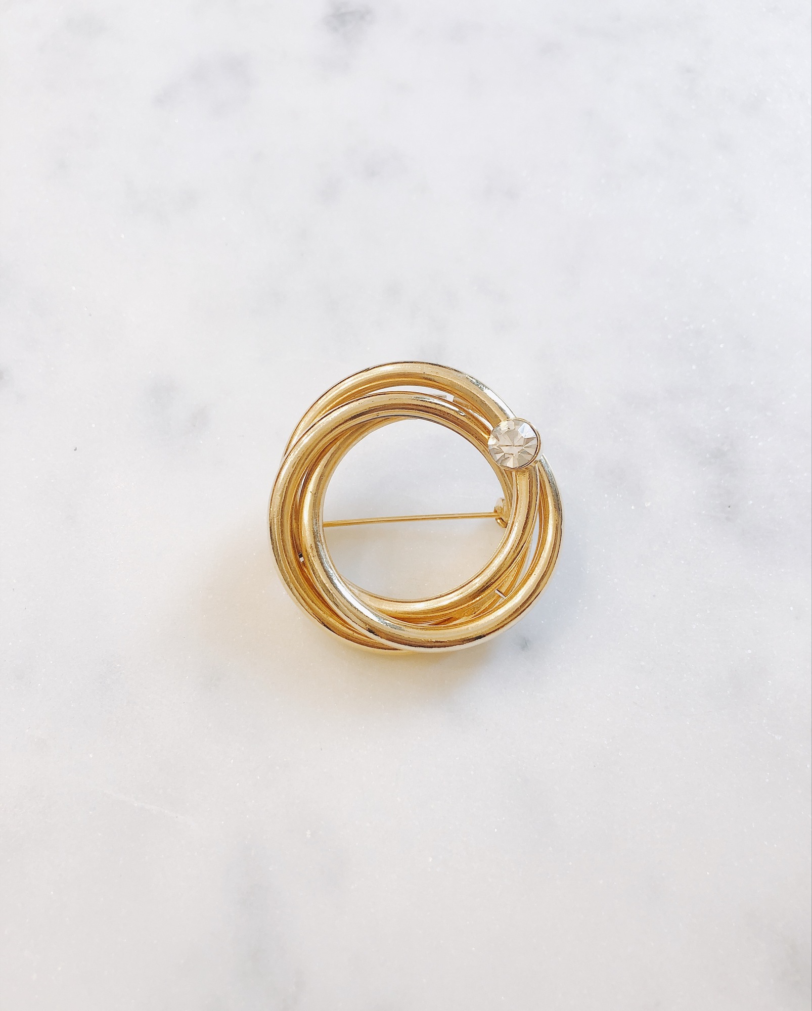 Брошь-кольцо с кристаллом