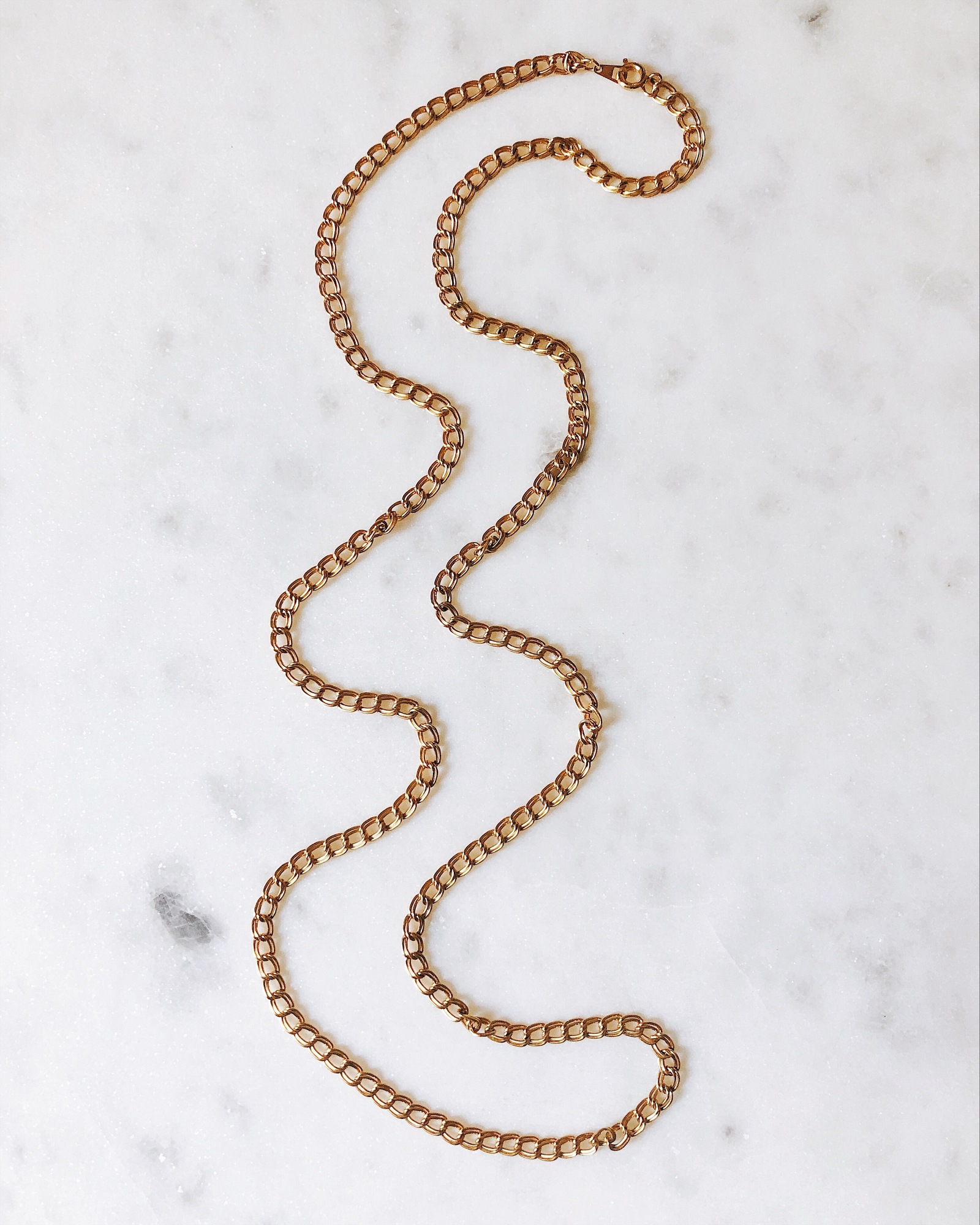 Золотистая цепь фантазийного плетения