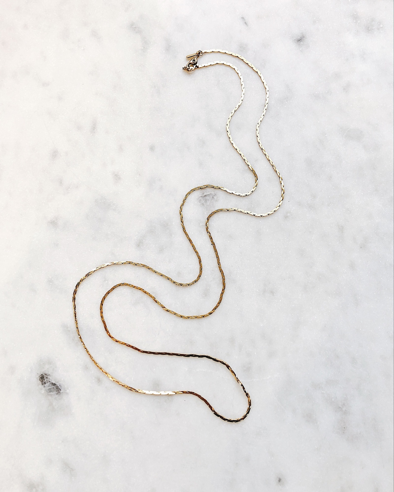 Тонкая золотистая цепь Monet