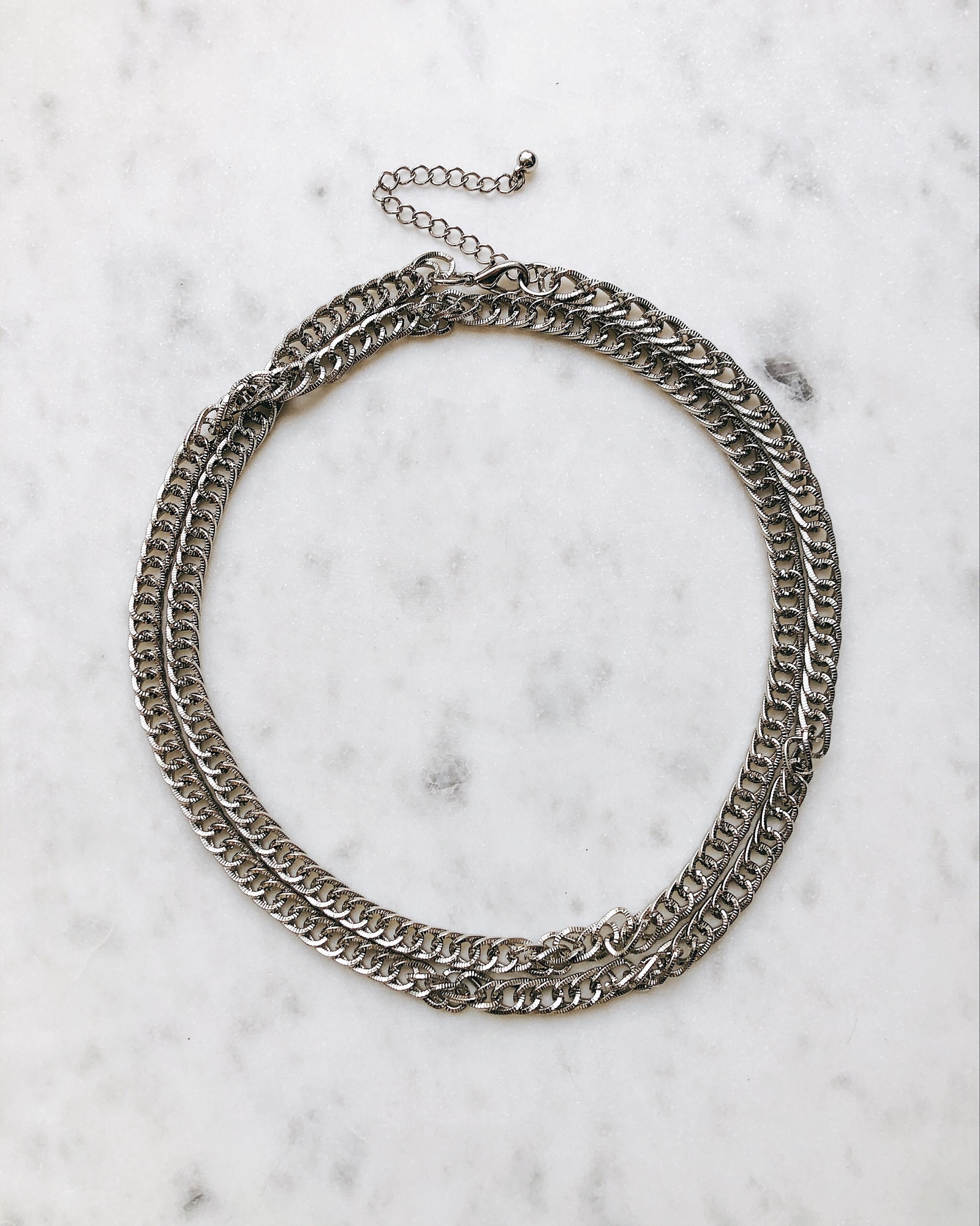 Витое серебристое колье-цепь