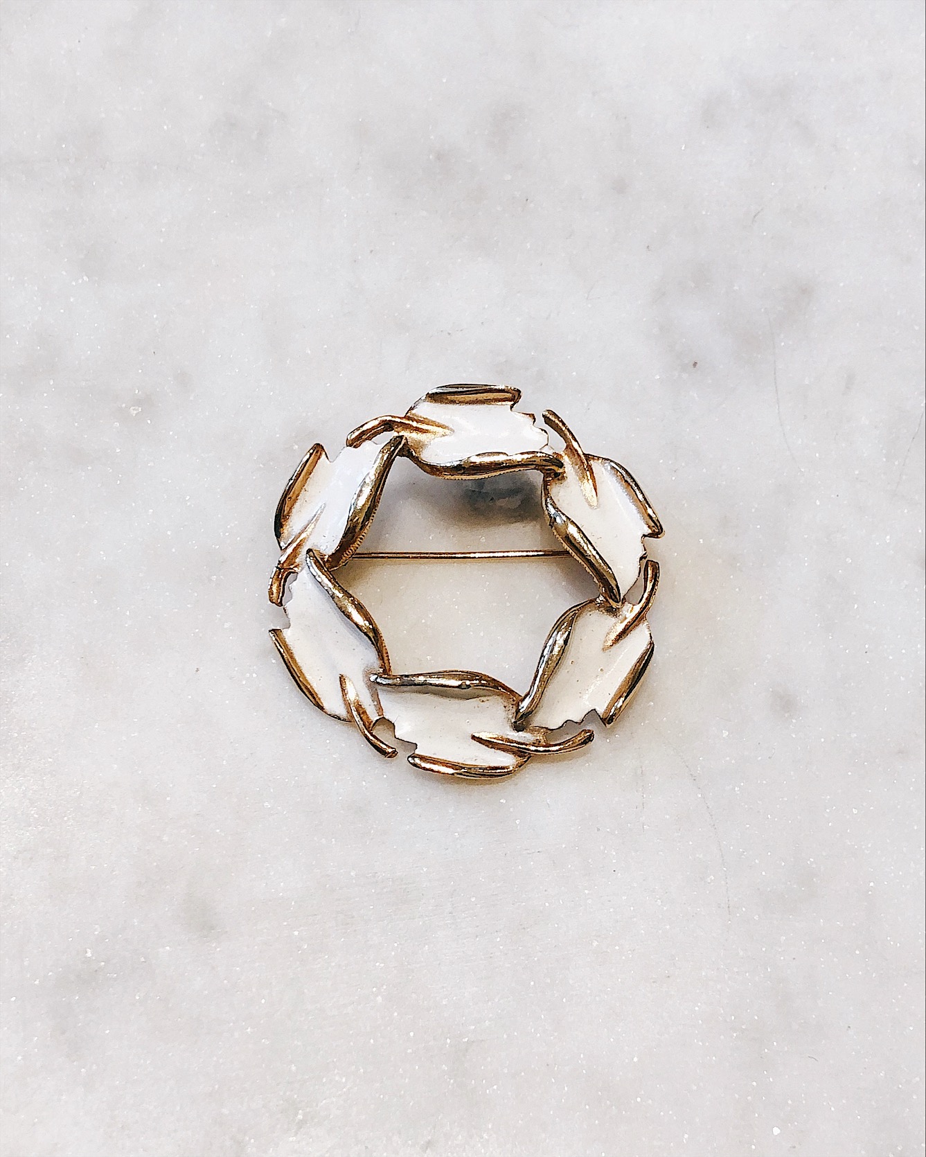 Брошь с эмалью