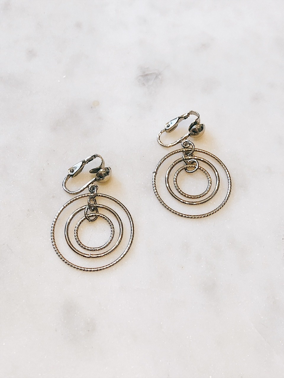 Серебристые многослойные клипсы