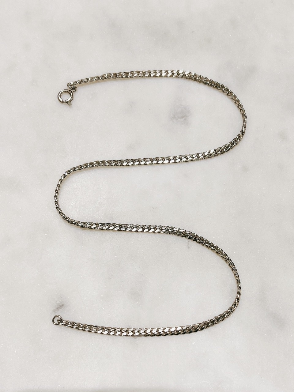 Серебристая цепь-чокер