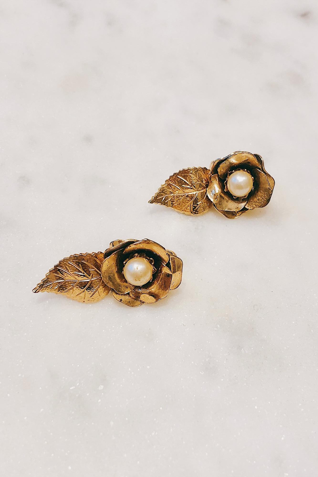 Клипсы-цветы с жемчужиной
