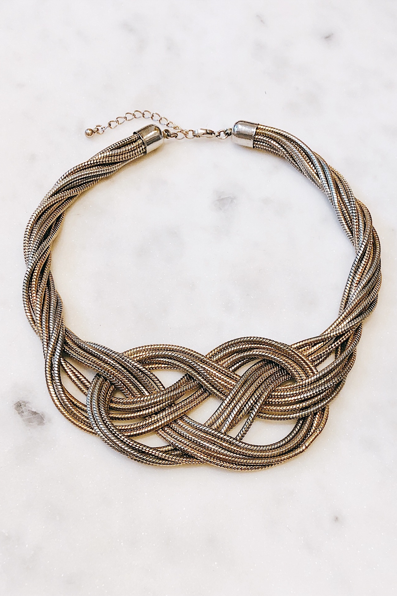 Многослойное колье-чокер из цепей