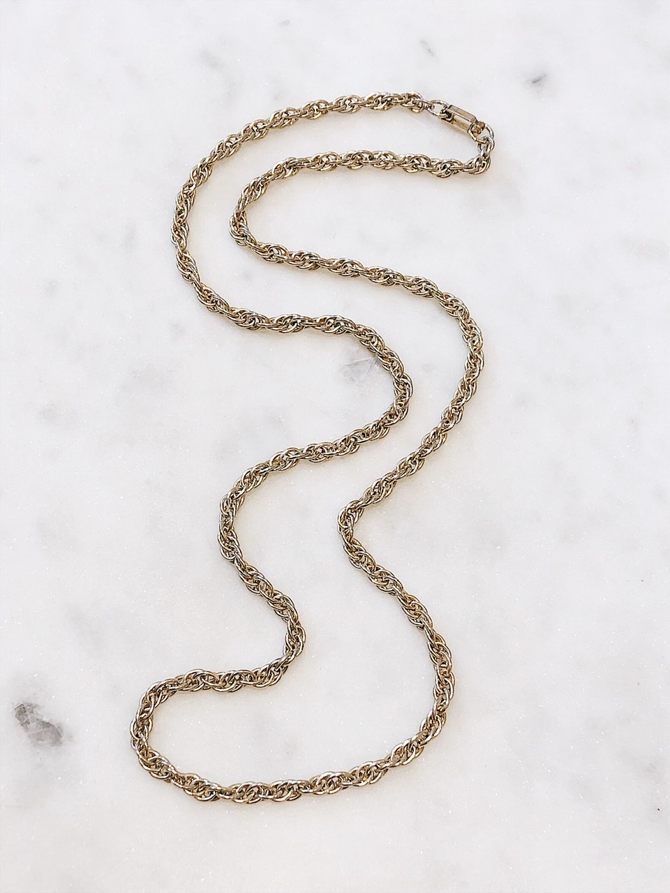 Серебристая цепь