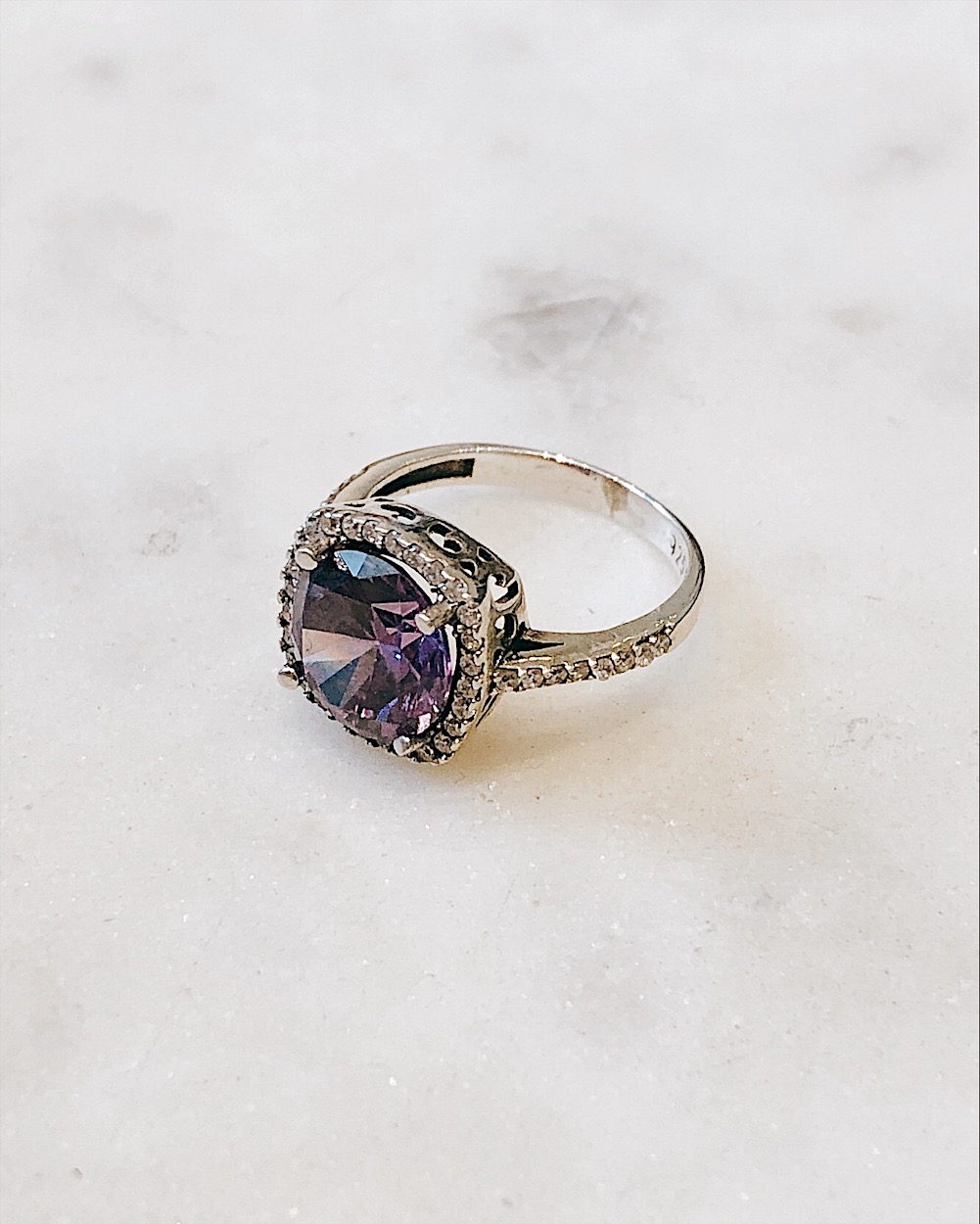 Кольцо с кристаллом