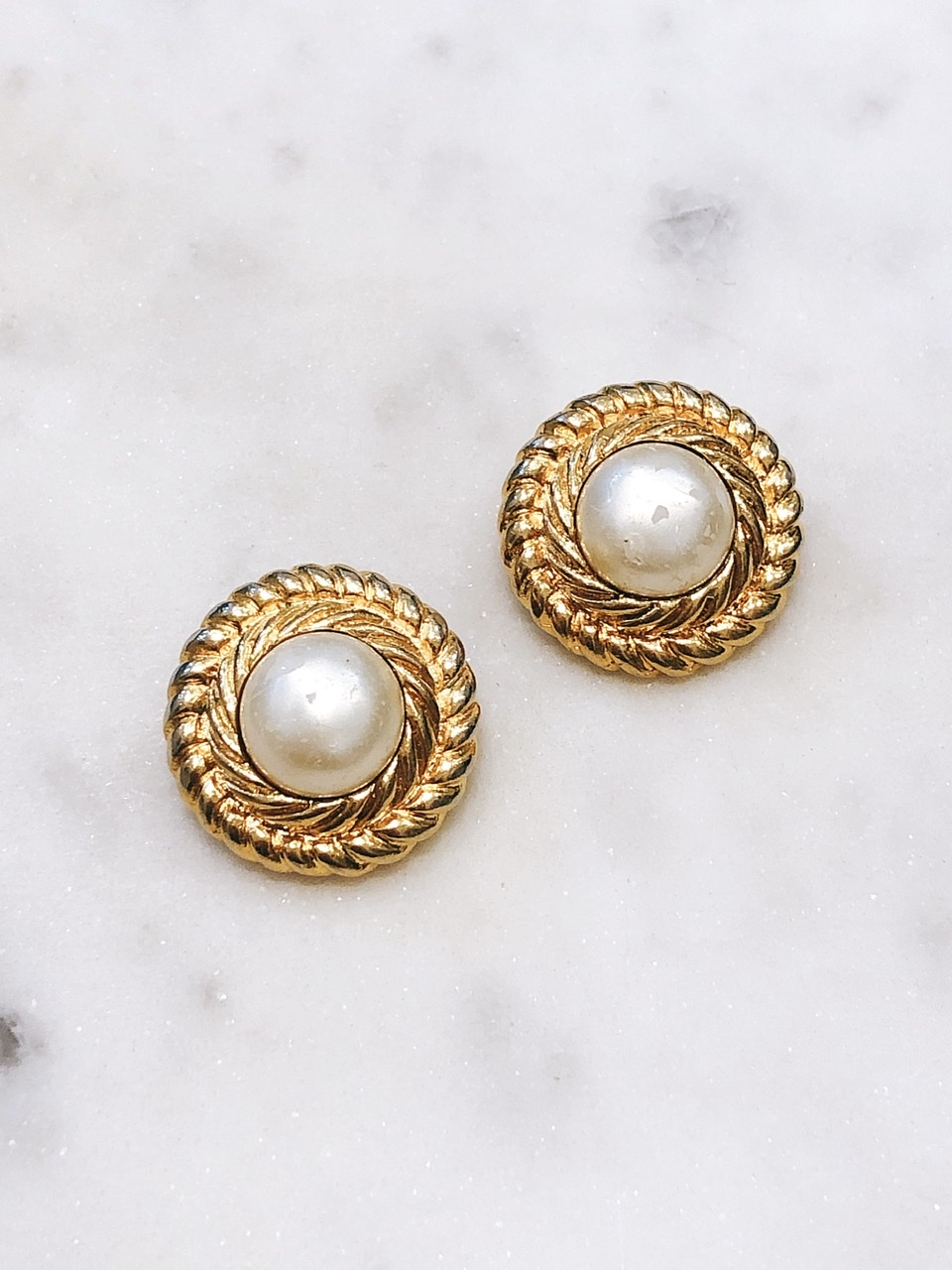 Объемные жемчужные клипсы Chanel