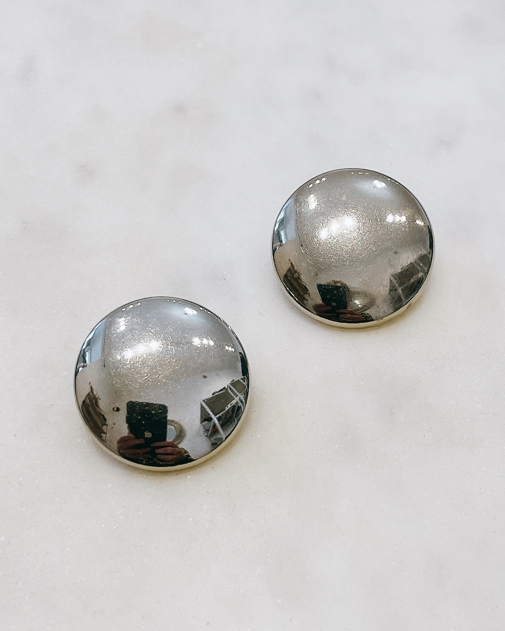 Круглые серебристые клипсы