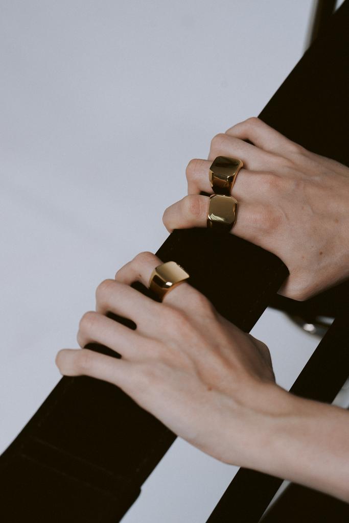 кольцо signet в золотистом оттенке