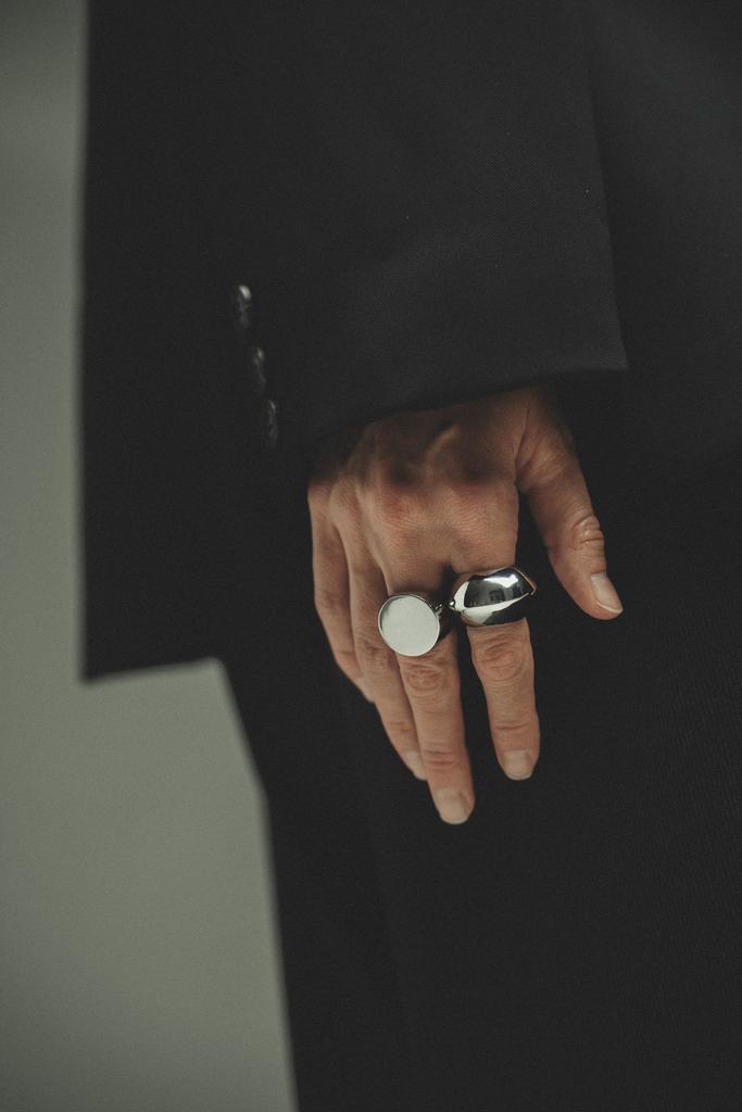 кольцо ретро в серебристом оттенке