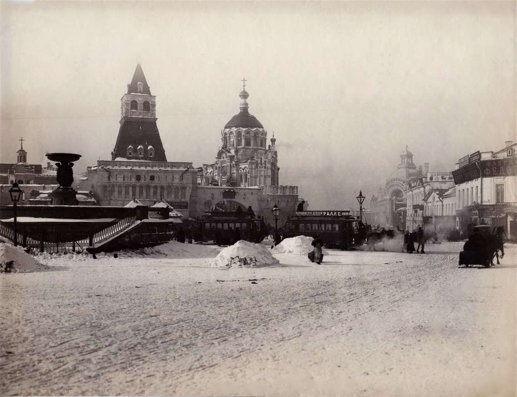 Петр Петрович Павлов. Вид на Лубянскую площадь в сторону Никольских (Владимирских) ворот. 1891-1900-е