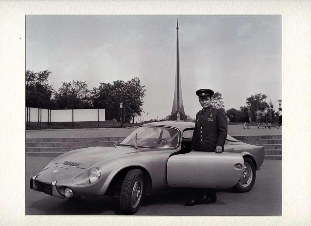 Юрий Гагарин и его спорткар