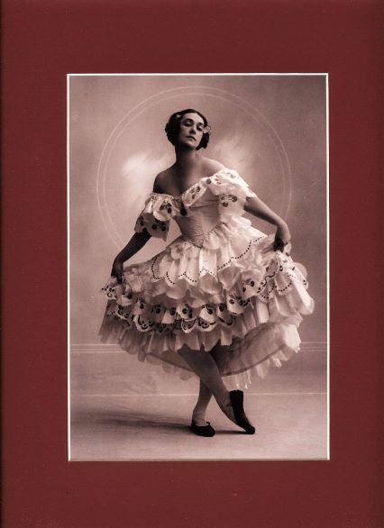 Тамара Карсавина в книксене