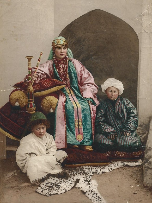 "Бухарка красивая и два мальчика" Фотохром Цюрих