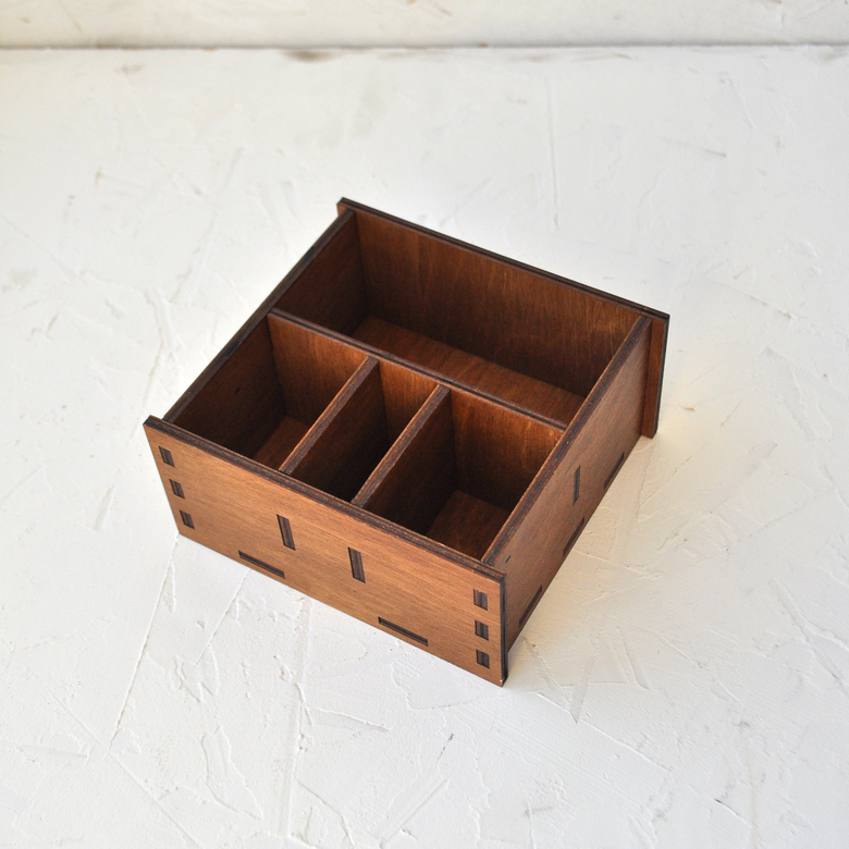 Небольшой органайзер с 4 секциями