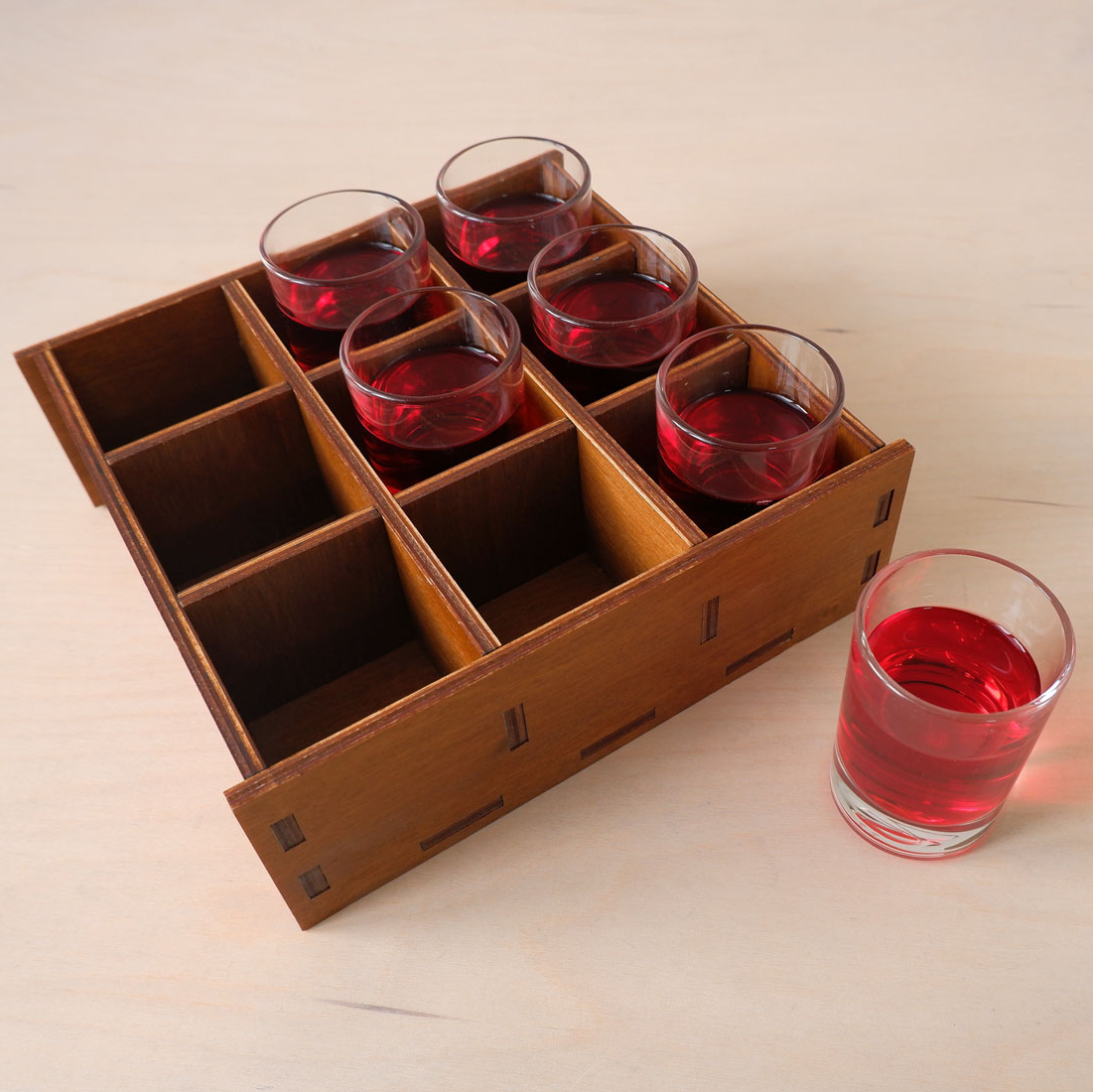 Шотница из дерева на 9 шотов - заказать с логотипом с доставкой в любой город РФ