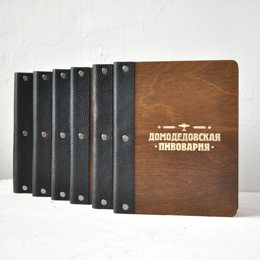 обложка для меню из дерева и кожи на кольцах с логотипом купить или заказать с доставкой