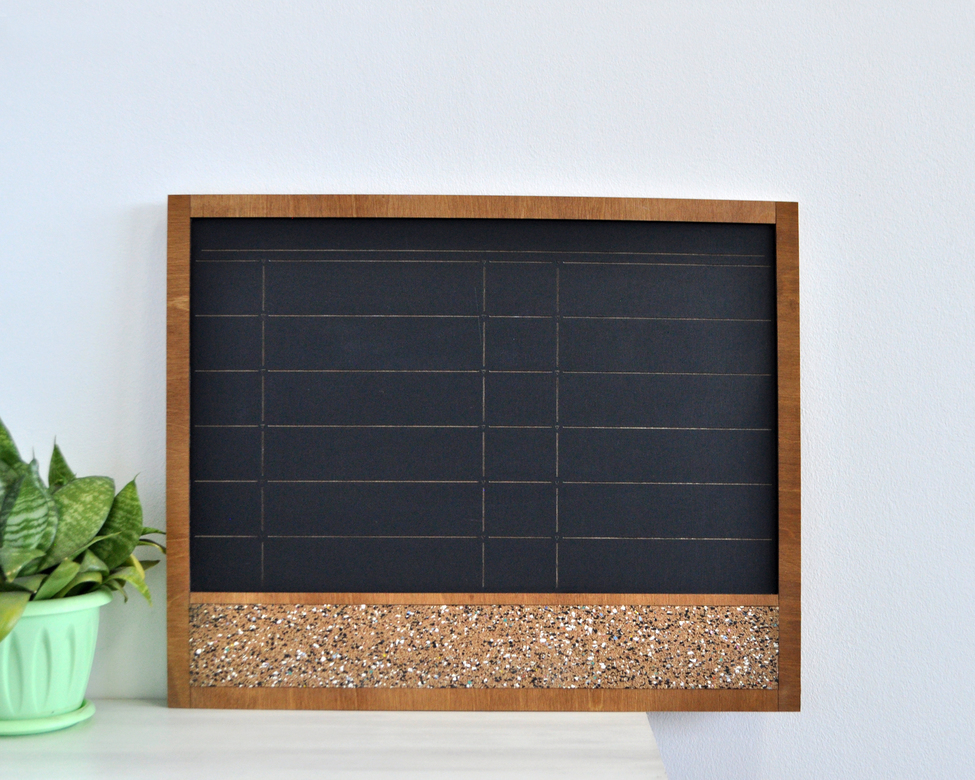 Большая меловая доска - список задач и пробка для заметок