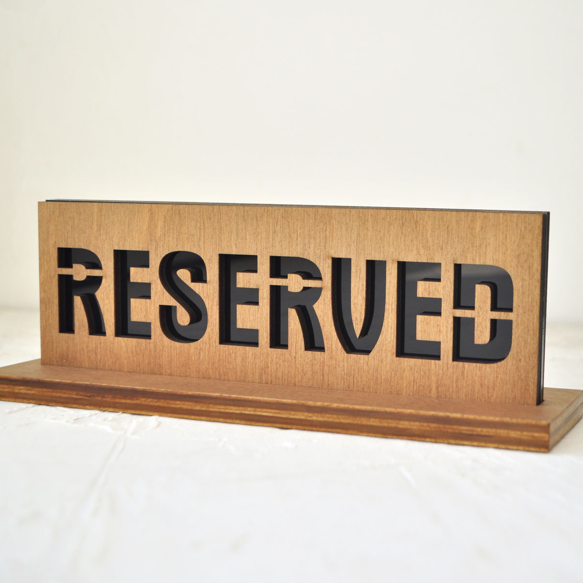 деревянная табличка резерва на стол для кафе или ресторана купить заказать