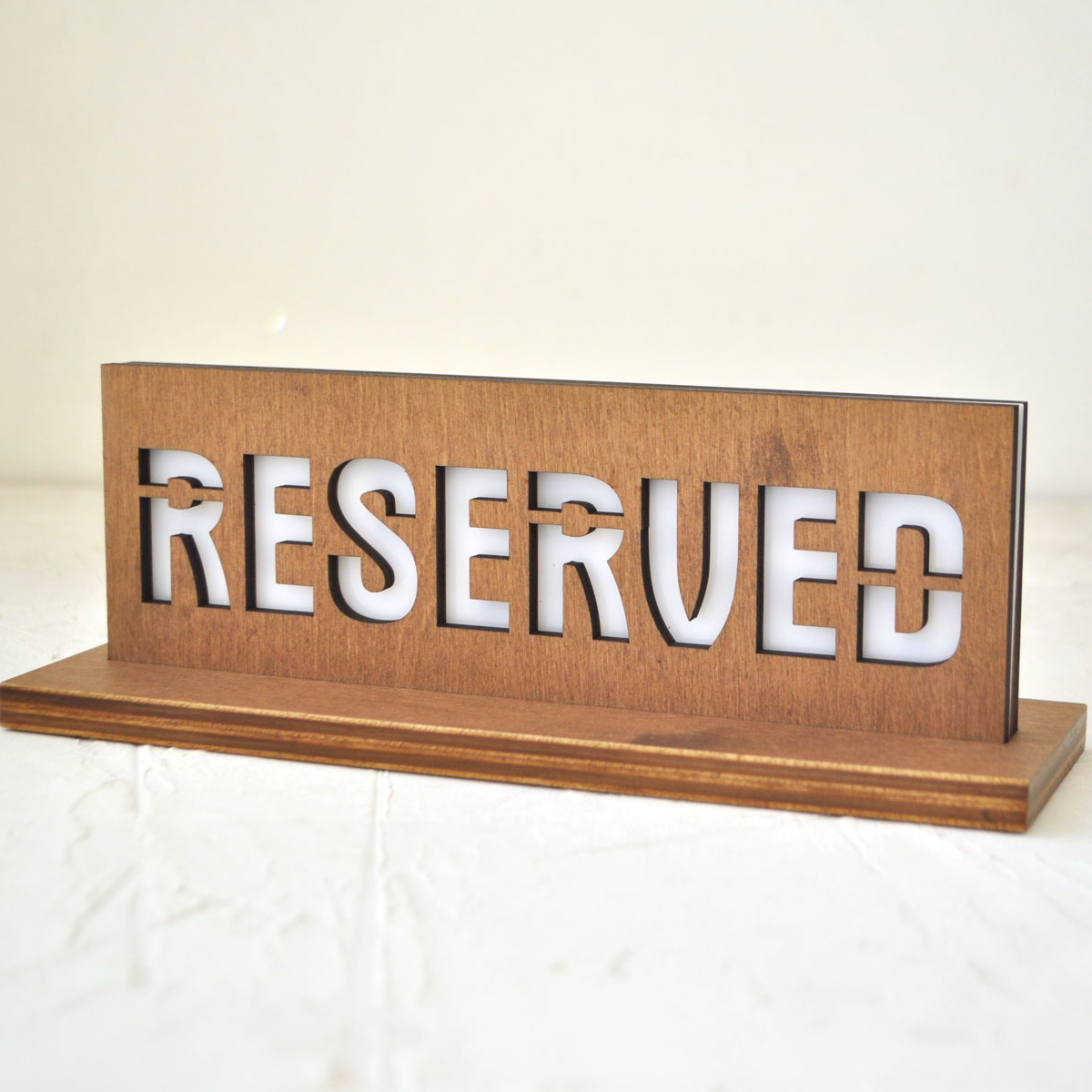 деревянная табличка резерва на стол для кафе или ресторана купить заказать