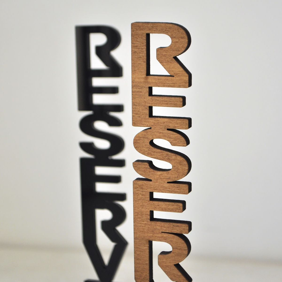 необычная резная  деревянная табличка резерва для кафе или ресторана купить или заказать