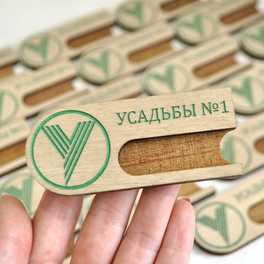 деревянные бейджи с окошком для имени и цветным логотипом купить или заказать с доставкой